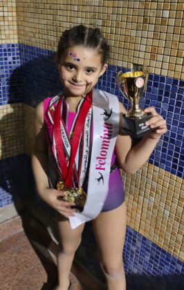 Filomenina con il Primo Premio al Campionato di Ginnastica Artistica